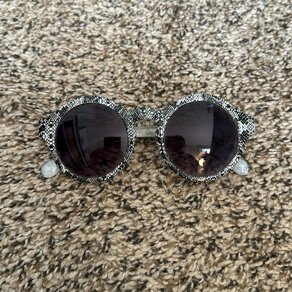 Black and White Lace Design Sunglasses